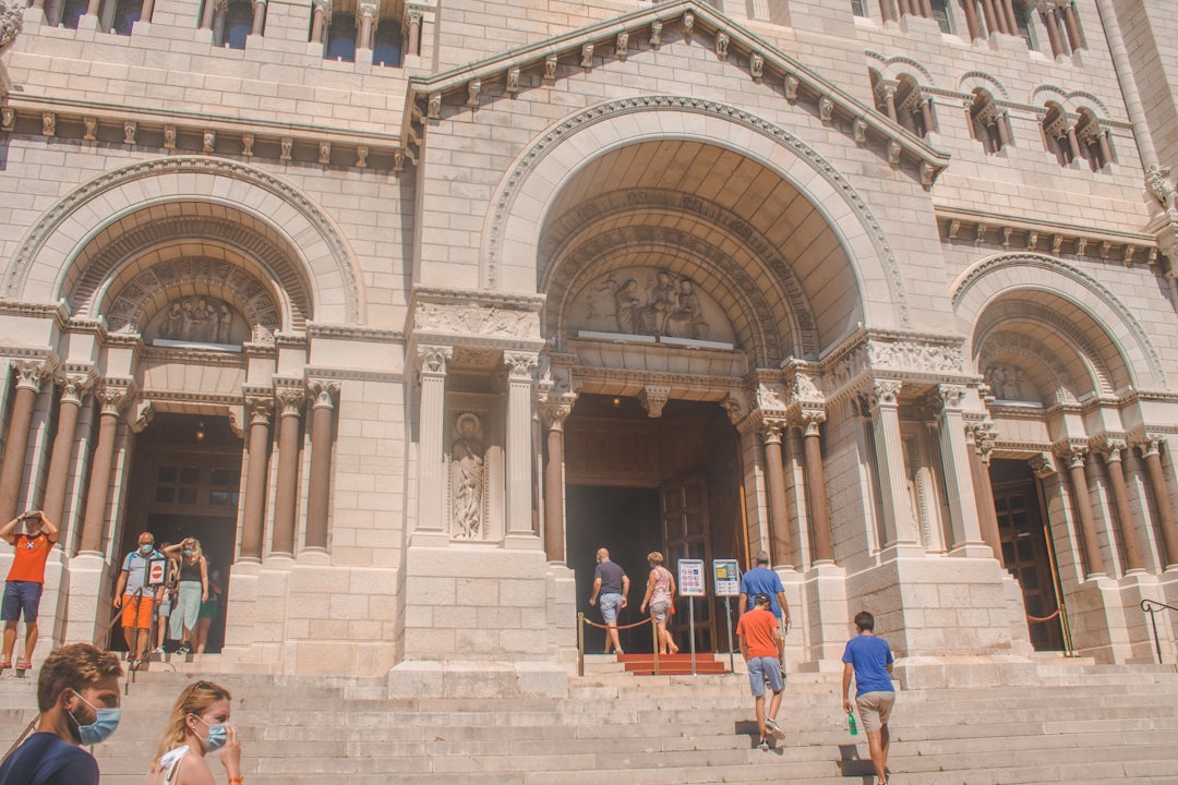 Entdecken Sie die Cathédrale de Monaco: ein Juwel der Kultur und Geschichte - Palais Princier | Secret World Trip Planner