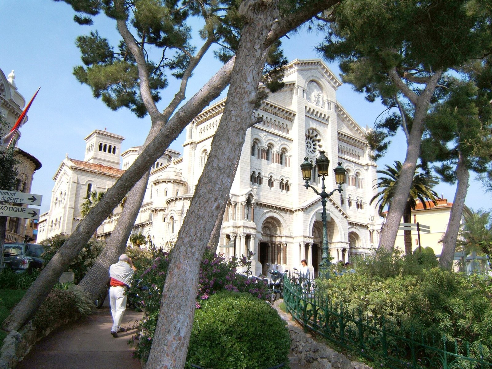Entdecken Sie die Cathédrale de Monaco: ein Juwel der Kultur und Geschichte - Palais Princier | Secret World Trip Planner