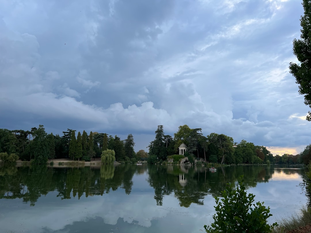 Lac de Sainte-Croix : un bijou naturel en Provence - Sainte-Croix-du-Verdon | Secret World Trip Planner