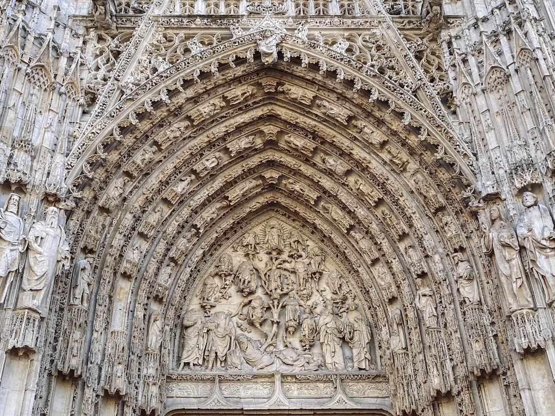 Scopri la maestosa Cathédrale de Rouen in Normandia - Rouen | Secret World Trip Planner
