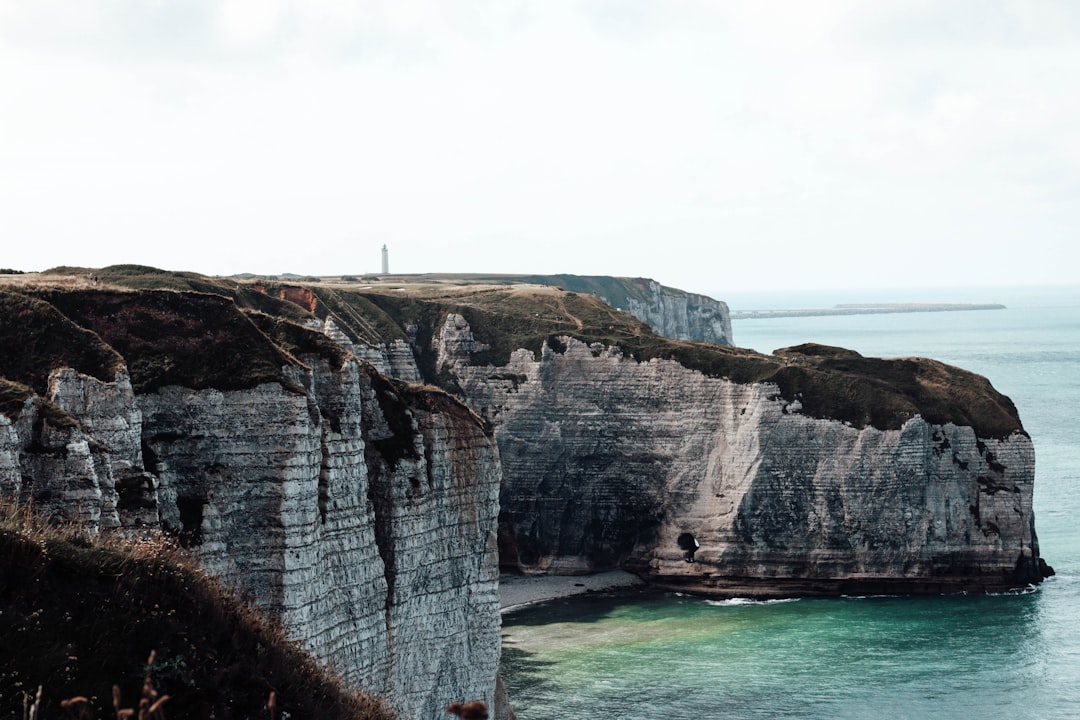 Откройте для себя Этретат: захватывающие скалы Нормандии - Étretat | Secret World Trip Planner