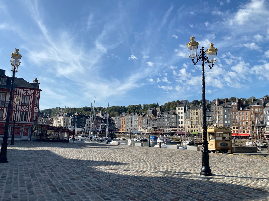 Explore Honfleur Vieux Port: Histoire et Beautés de Normandie - Honfleur | Secret World Trip Planner