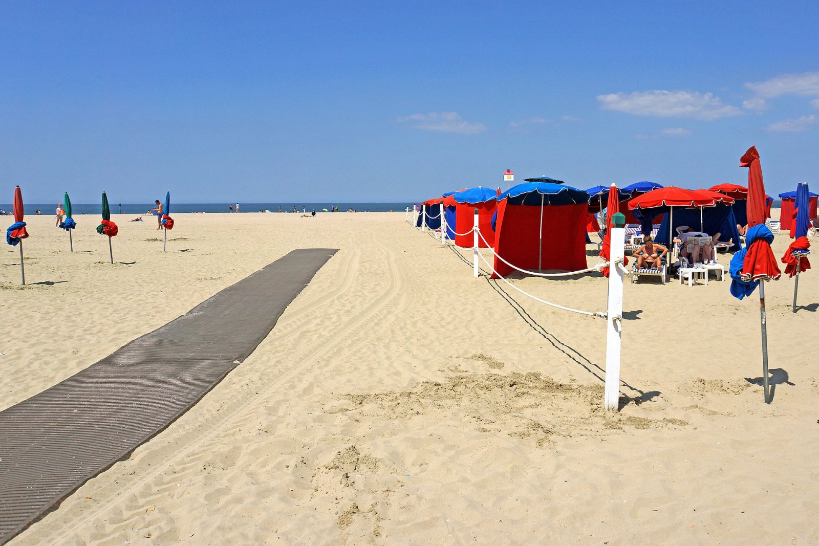 드로빌 해변: 노르망디의 천국 같은 곳 - Deauville | Secret World Trip Planner