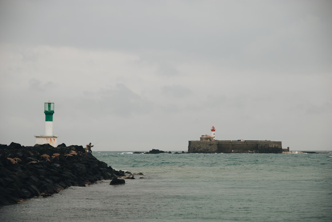 Descubra o Farol de Eckmühl em Penmarc'h: uma joia da Bretanha - Fontaines-les-Sèches | Secret World Trip Planner