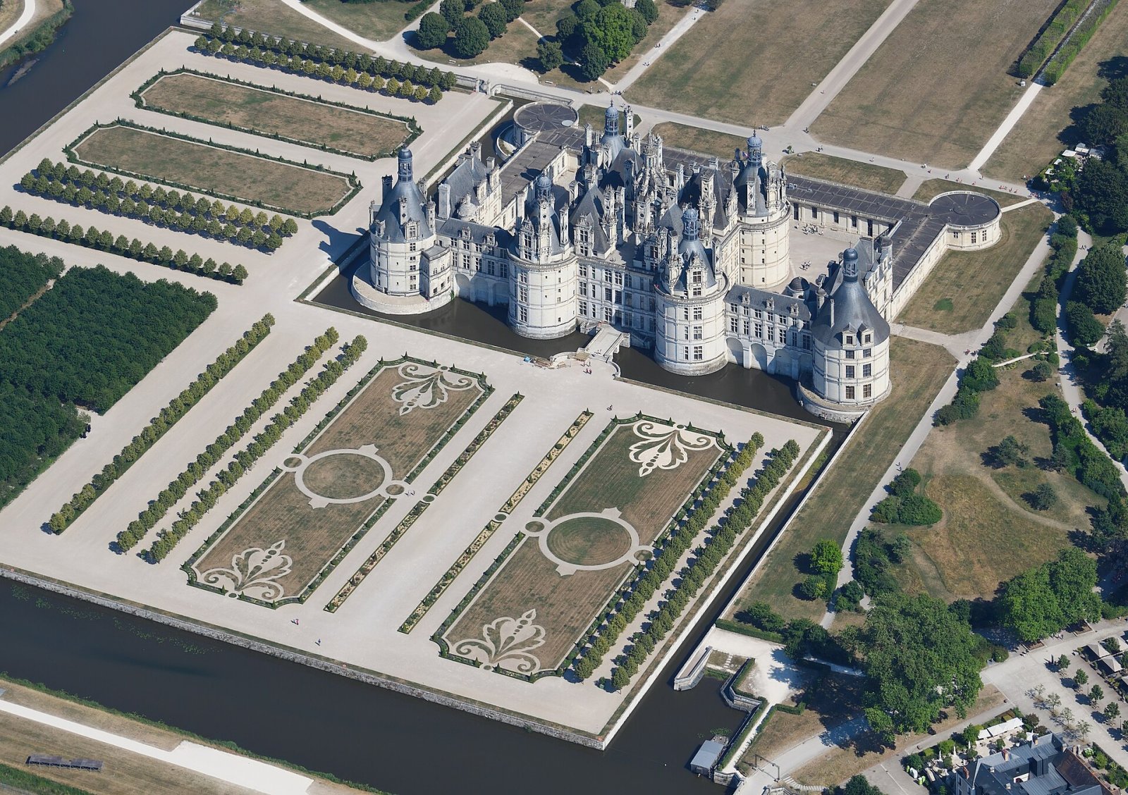 Descubre el majestuoso Château de Chambord: historia y bellezas - Chambord | Secret World Trip Planner