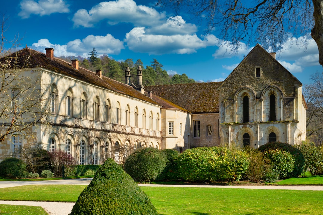 Visitez l'Abbaye de Fontevraud : un joyau culturel en France - Fontevraud-l'Abbaye | Secret World Trip Planner