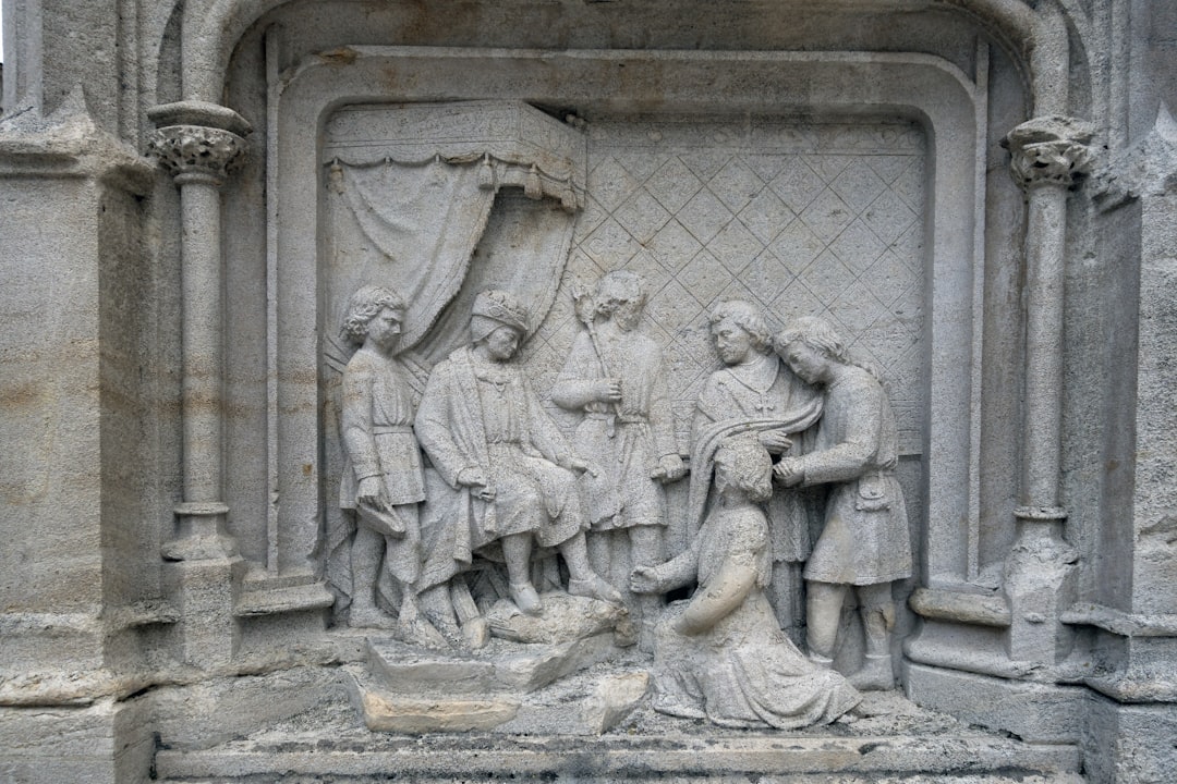 Descubra a majestosa Cathédrale Saint-Étienne de Bourges - Bourges | Secret World Trip Planner