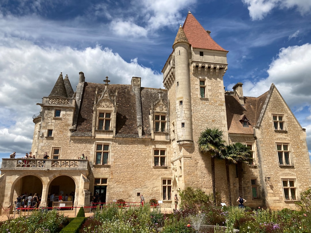 Entdecken Sie das Château des Milandes: Geschichte und Schönheiten in der Dordogne - Saint-Vincent-de-Cosse | Secret World Trip Planner