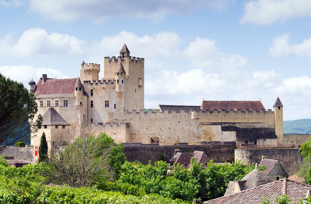 Descubra o Encanto do Château de Beynac na França - Vézac | Secret World Trip Planner