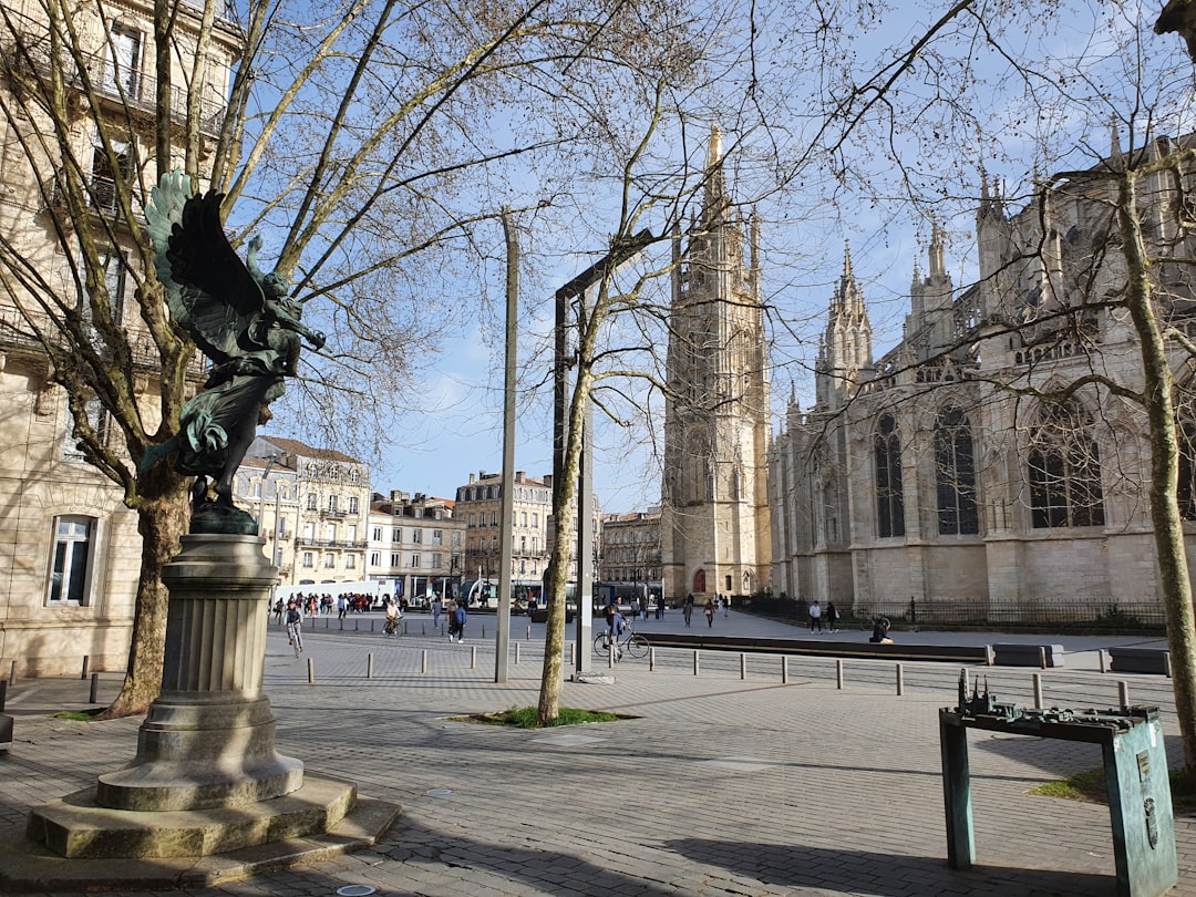 Découvrez la Cathédrale Saint-André de Bordeaux : un bijou néoclassique - Saint-Germain-et-Mons | Secret World Trip Planner