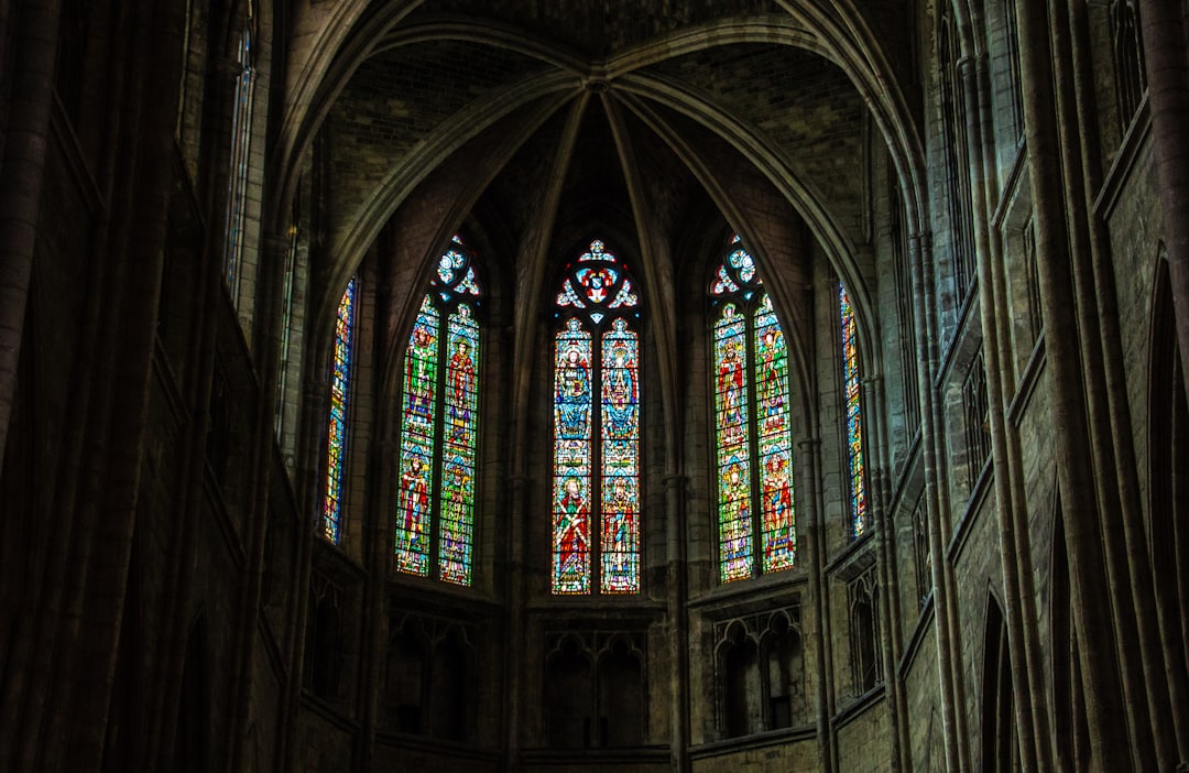 Descubra a Cathédrale Saint-André de Bordeaux: uma joia neoclássica - Saint-Germain-et-Mons | Secret World Trip Planner