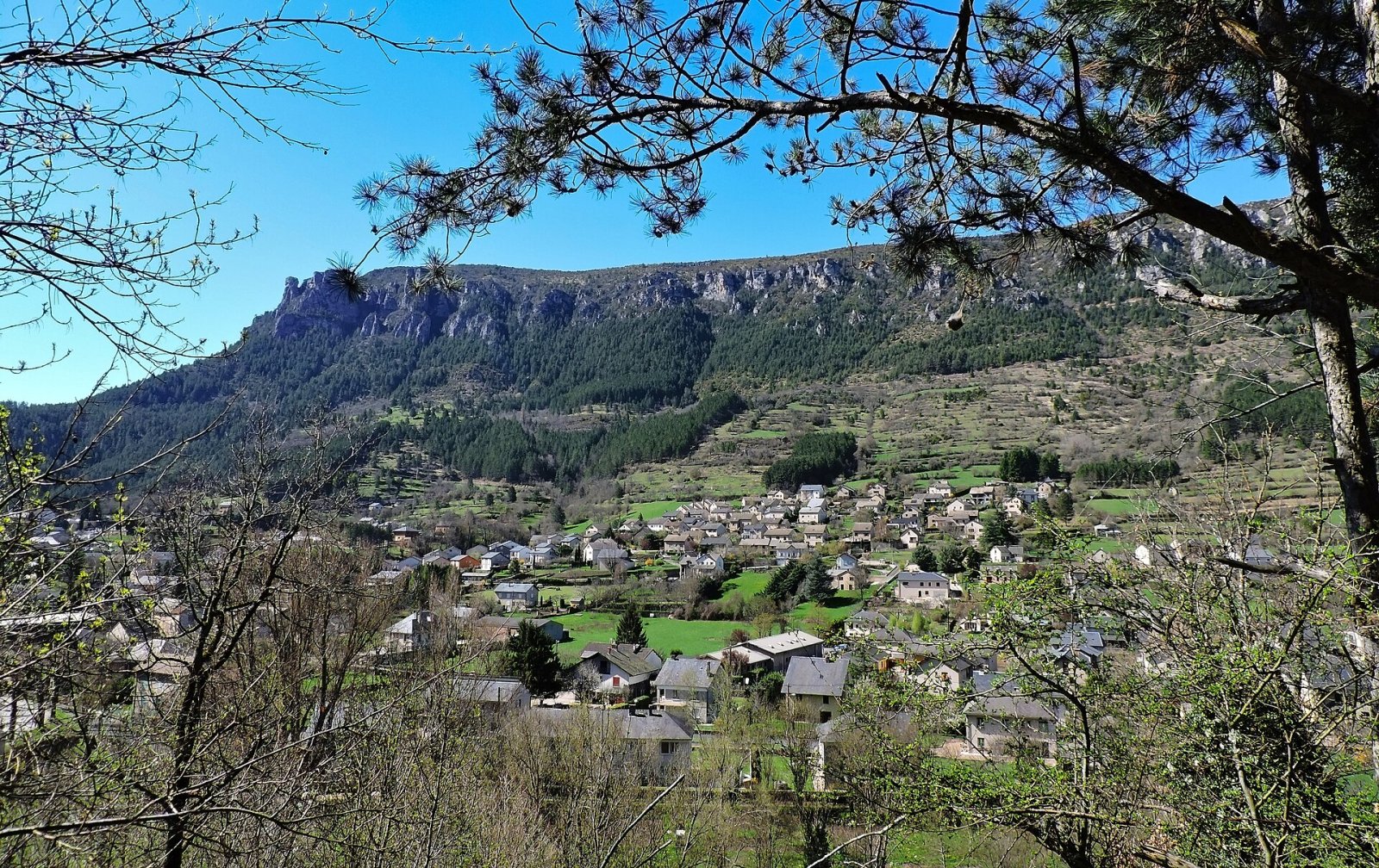カウス・メジェアン:オクシタニーの自然の楽園 - Gorges du Tarn Causses | Secret World Trip Planner