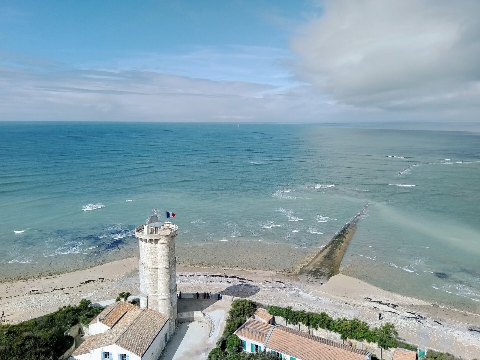 Découvrez le Phare des Baleines à Saint-Clément-des-Baleines - Noth | Secret World Trip Planner