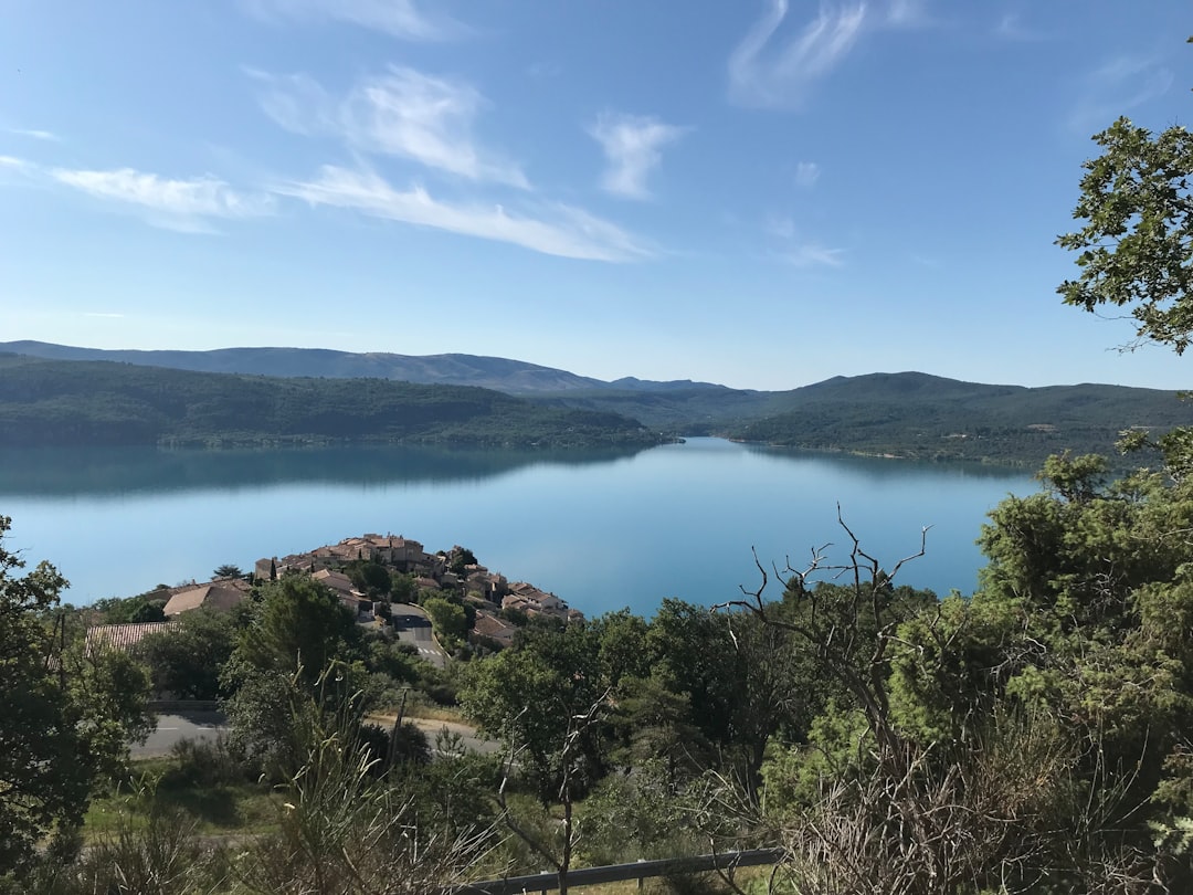 Lac de Guerlédan: un angolo di natura in Bretagna - Chéroy | Secret World Trip Planner