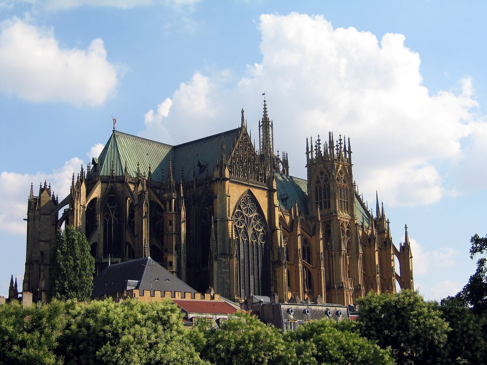 Visita a la Cathédrale de Metz: Una Obra Maestra de Historia y Arte - Metz | Secret World Trip Planner