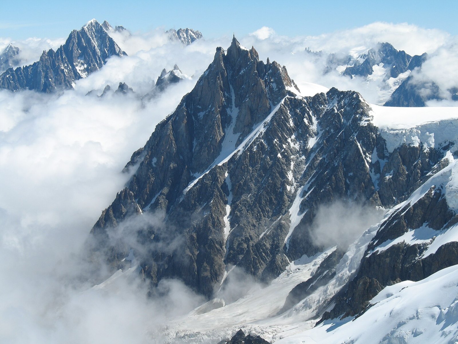Aiguille du Midi : Un Paradis Naturel à Chamonix - Chamonix-Mont-Blanc | Secret World Trip Planner