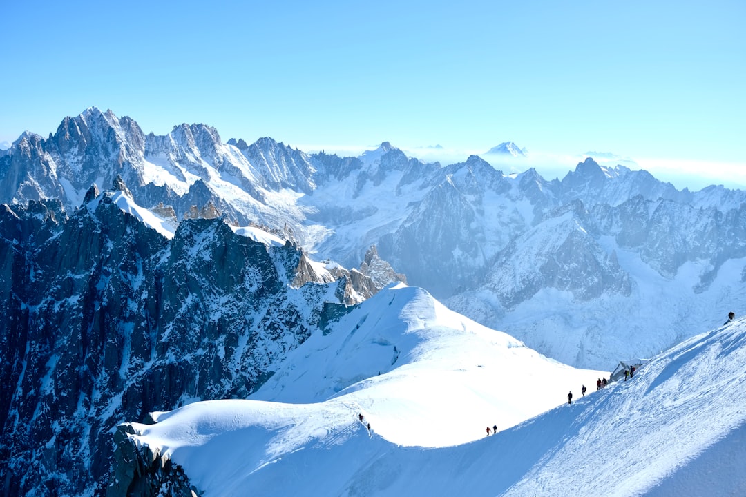 ミディ・デュ・アギュイユ：シャモニーの自然の楽園 - Chamonix-Mont-Blanc | Secret World Trip Planner