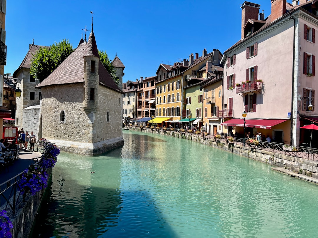 Découvrez la Vieille Ville d'Annecy : histoire et beautés cachées - Annecy | Secret World Trip Planner