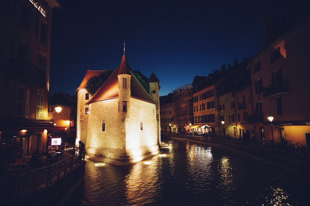 Descubre la Vieille Ville de Annecy: historia y bellezas ocultas - Annecy | Secret World Trip Planner