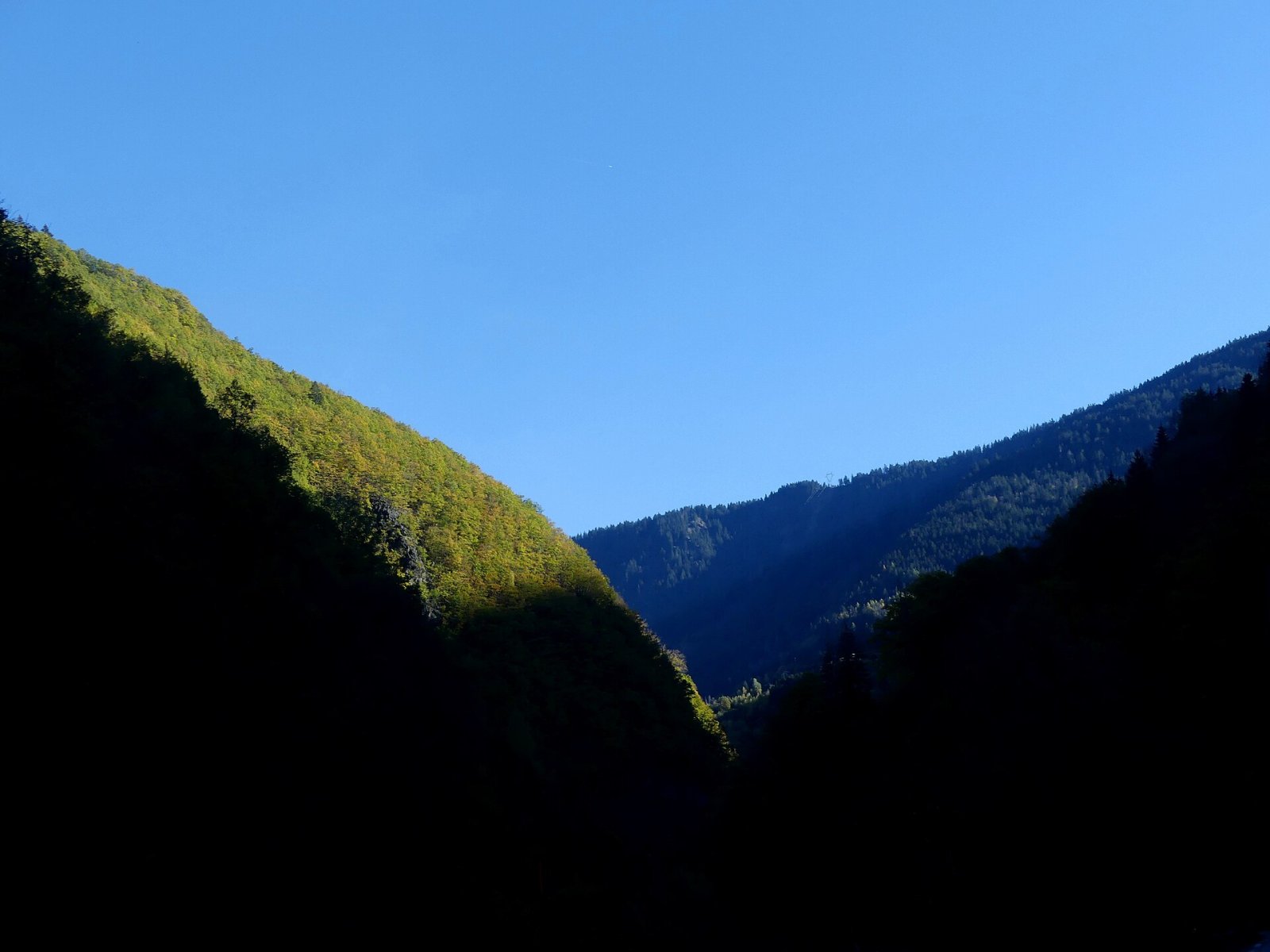 Descubre las Gorges de l'Arly: un rincón de paraíso en Francia - Notre-Dame-de-Bellecombe | Secret World Trip Planner