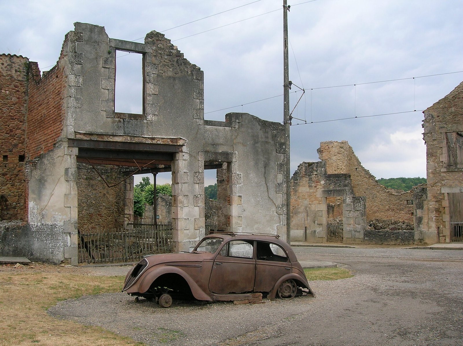 Descubra Oradour-sur-Glane: a cidade fantasma da Nouvelle-Aquitaine - Oradour-sur-Glane | Secret World Trip Planner