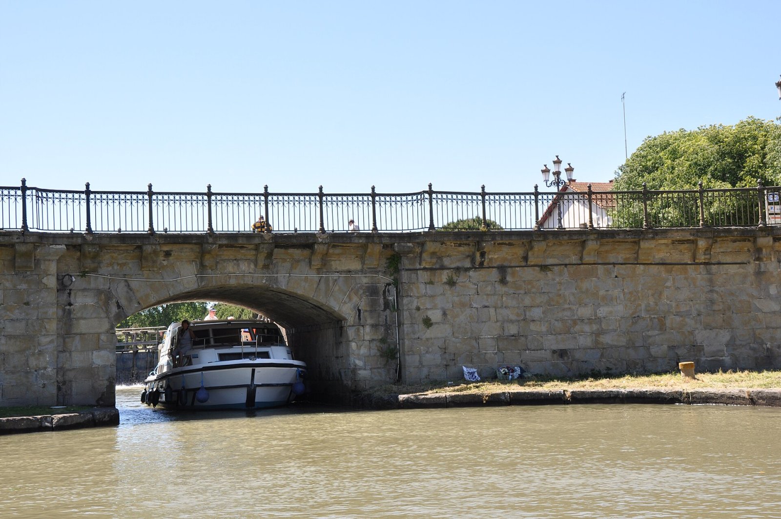 Descubre el Canal du Midi: Historia y Encanto de Carcassonne - Carcassonne | Secret World Trip Planner