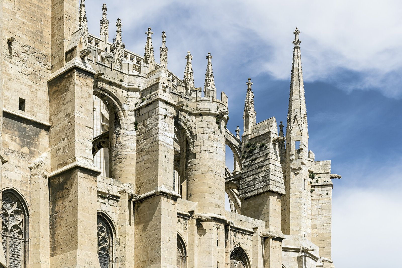 ナーボンヌのサン・ジュスト大聖堂を発見:オクシタニーの宝石 - Narbonne | Secret World Trip Planner