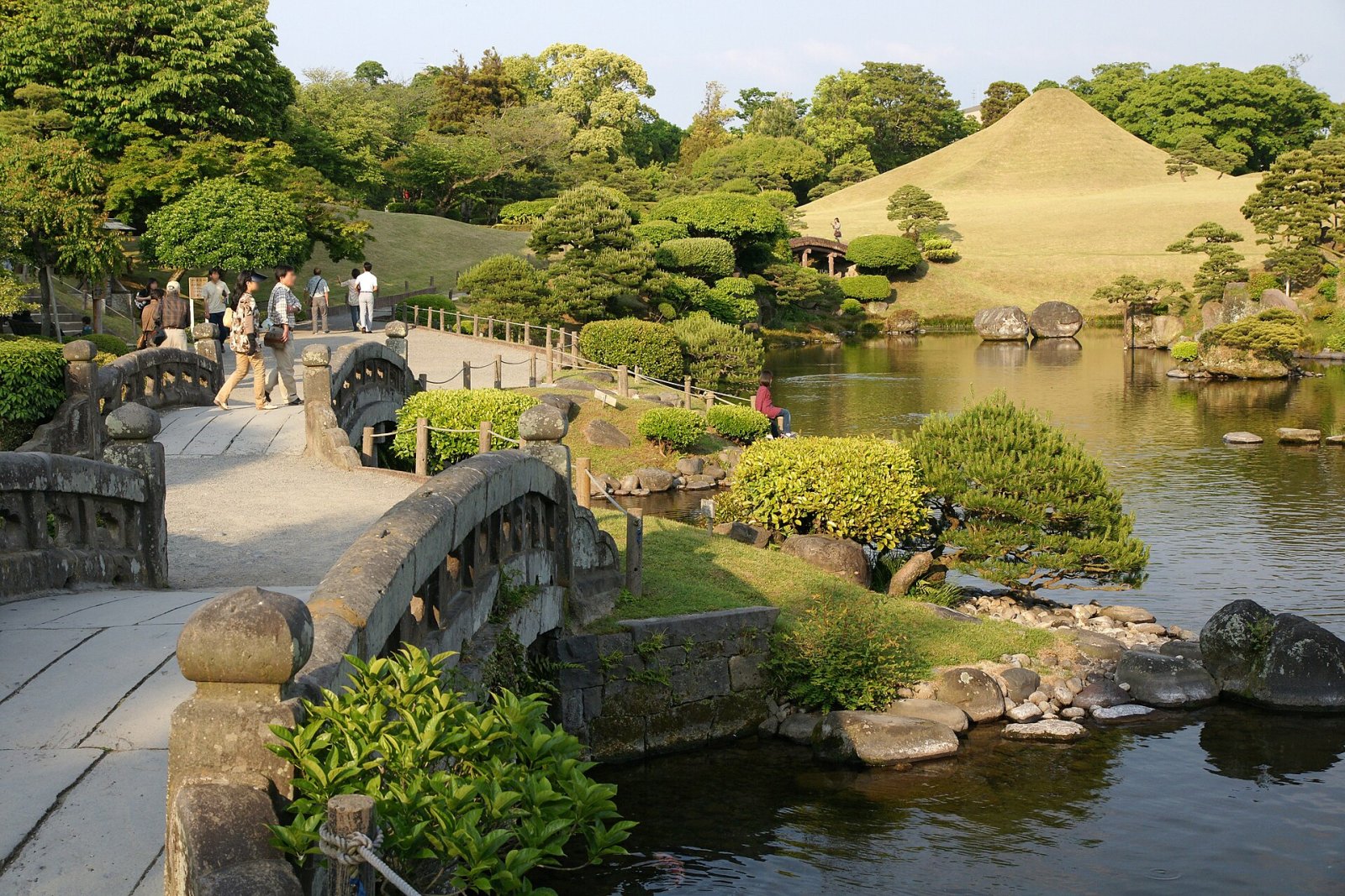 Entdecken Sie den Suizenji Garten: Ein Naturparadies in Kumamoto - Kumamoto | Secret World Trip Planner