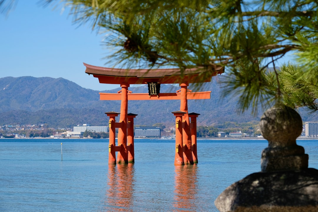 Descubre la Isla Miyajima: una joya natural de Japón - Hatsukaichi | Secret World Trip Planner