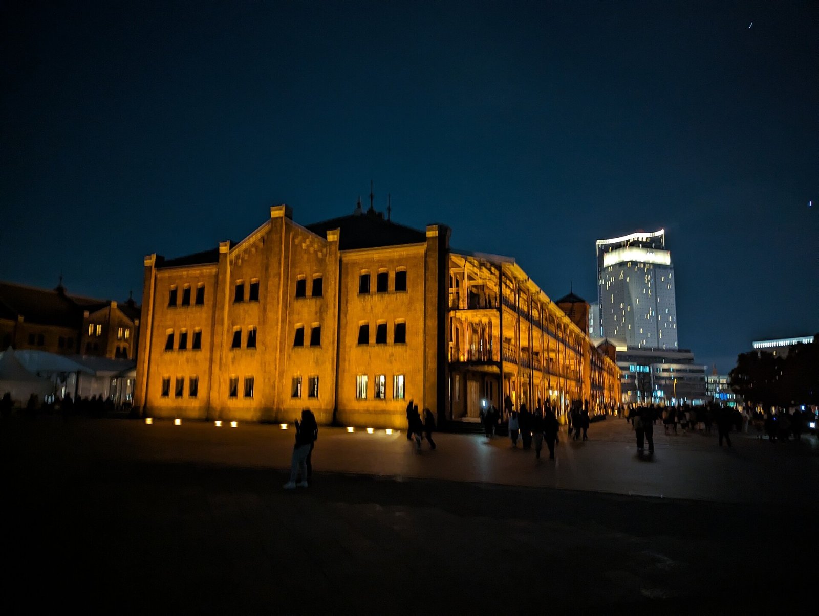 Erkunden Sie das Yokohama Red Brick Warehouse: Geschichte und Kultur - Yokohama | Secret World Trip Planner