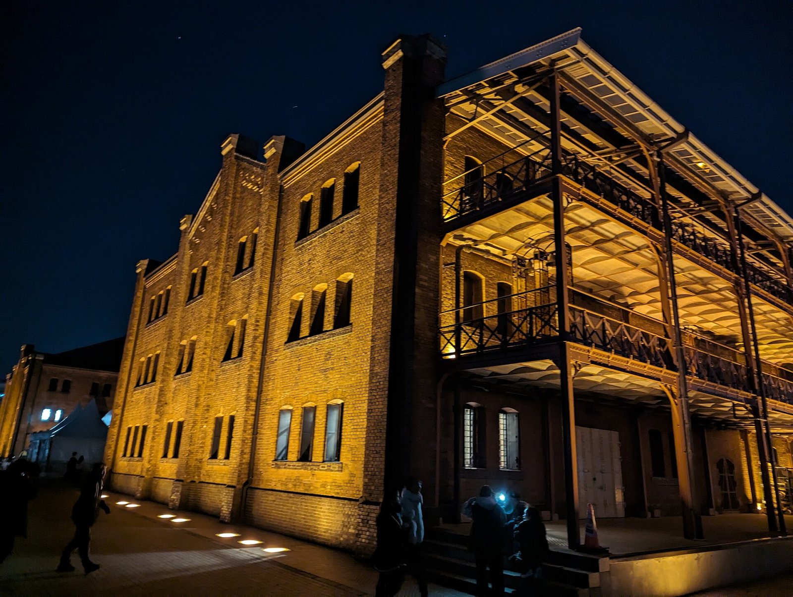 Explorez le Yokohama Red Brick Warehouse : Histoire et Culture - Yokohama | Secret World Trip Planner