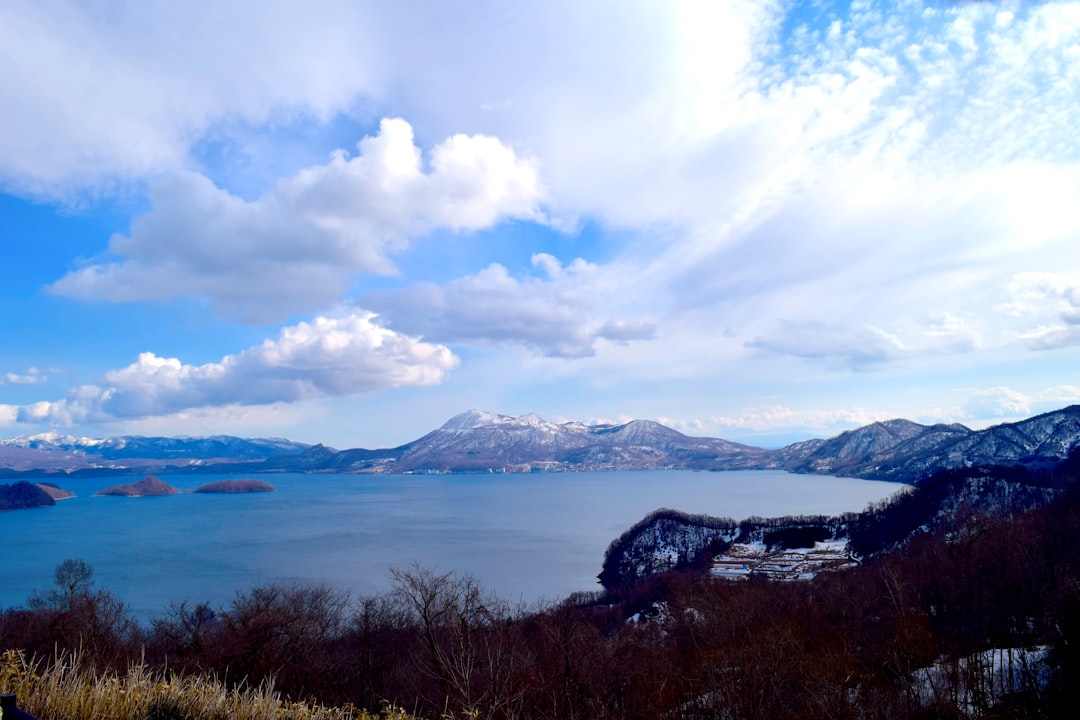 Откройте для себя озеро Шикотсу: природное сокровище Хоккайдо - Chitose | Secret World Trip Planner