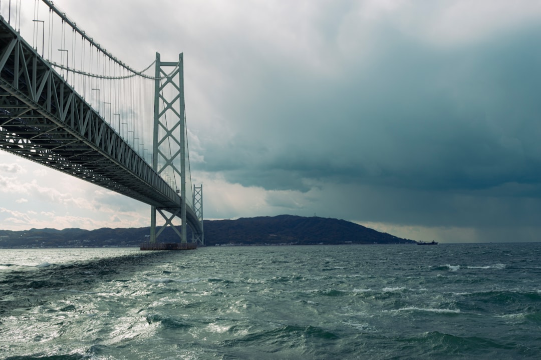 Descubre el Puente Akashi Kaikyo: una obra maestra de ingeniería en Kobe - Awaji | Secret World Trip Planner