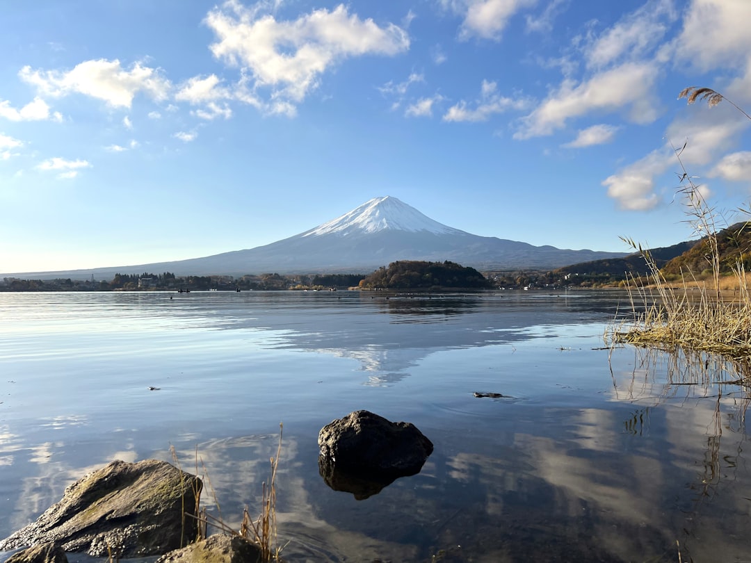 发现河口湖:日本自然的瑰宝 - Fujikawaguchiko | Secret World Trip Planner