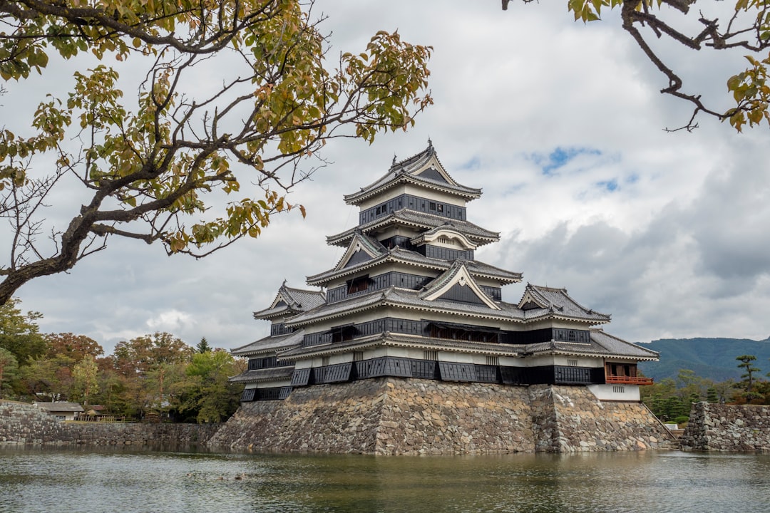 Castelo de Matsumoto: Um Tesouro Histórico no Coração do Japão - Matsumoto | Secret World Trip Planner