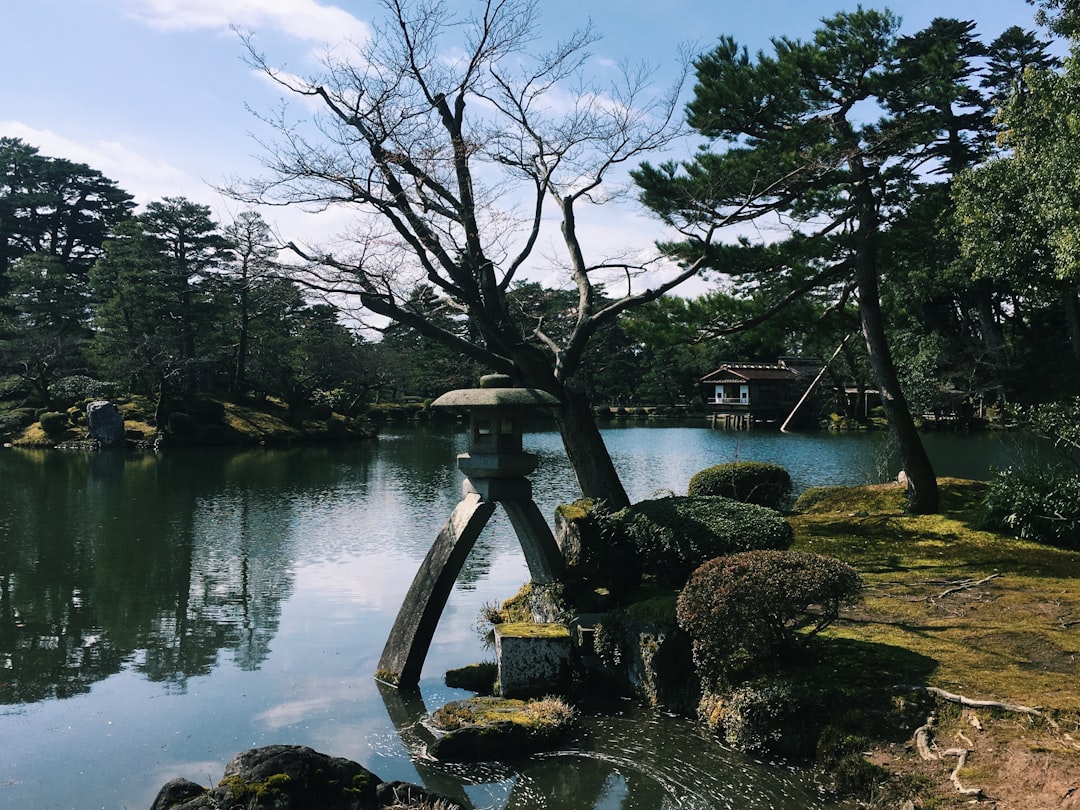 Entdecken Sie den Kenroku-en Garten: Ein Naturparadies in Kanazawa - Kanazawa | Secret World Trip Planner