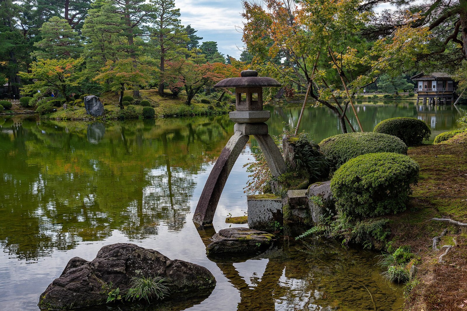 Découvrez le Jardin Kenroku-en : Un Paradis Naturel à Kanazawa - Kanazawa | Secret World Trip Planner