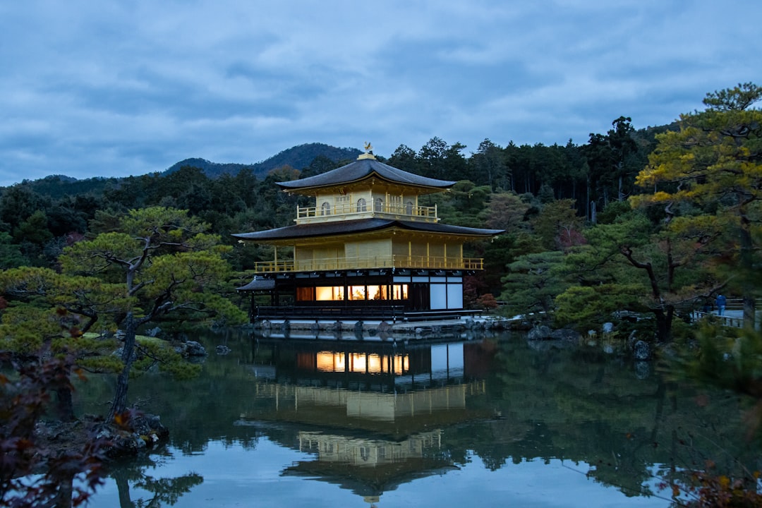 金阁寺:京都的黄金寺庙 - Kyoto | Secret World Trip Planner