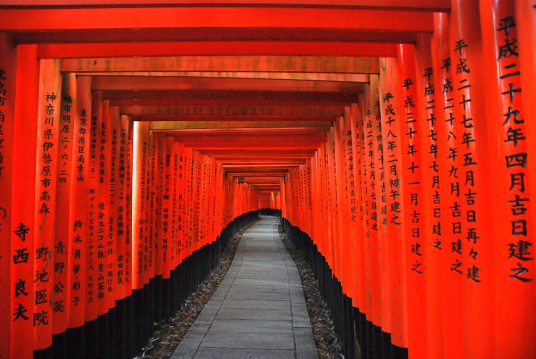 Fushimi Inari Shrine: un viaggio nel cuore della cultura giapponese - Kyoto | Secret World Trip Planner