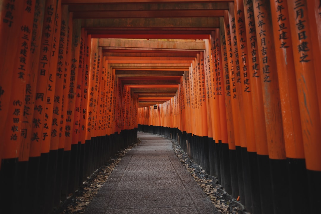 伏见稻荷神社:日本文化的心灵之旅 - Kyoto | Secret World Trip Planner