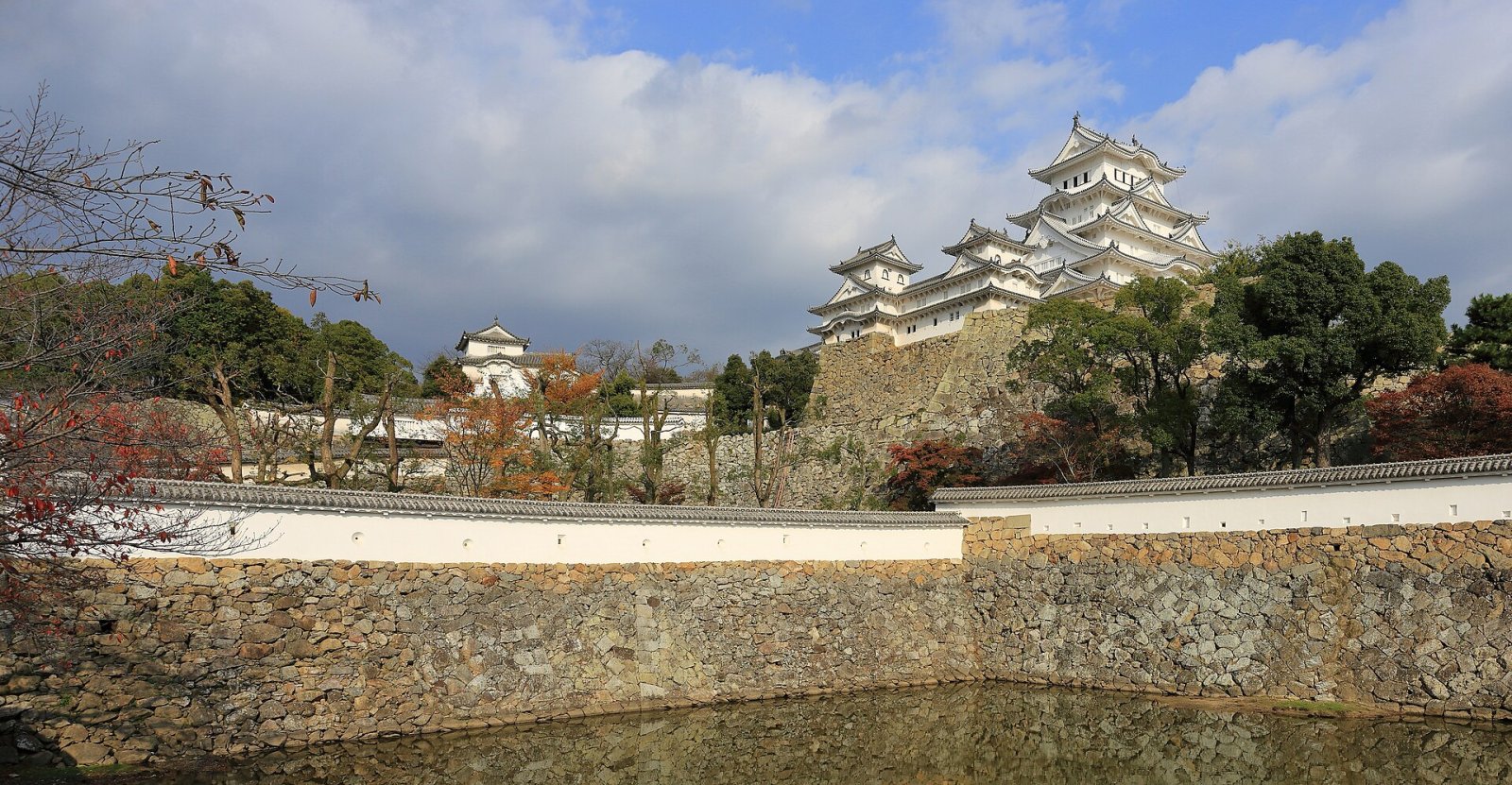 히메지 성 발견하기: 일본 간사이의 보석 - Himeji | Secret World Trip Planner