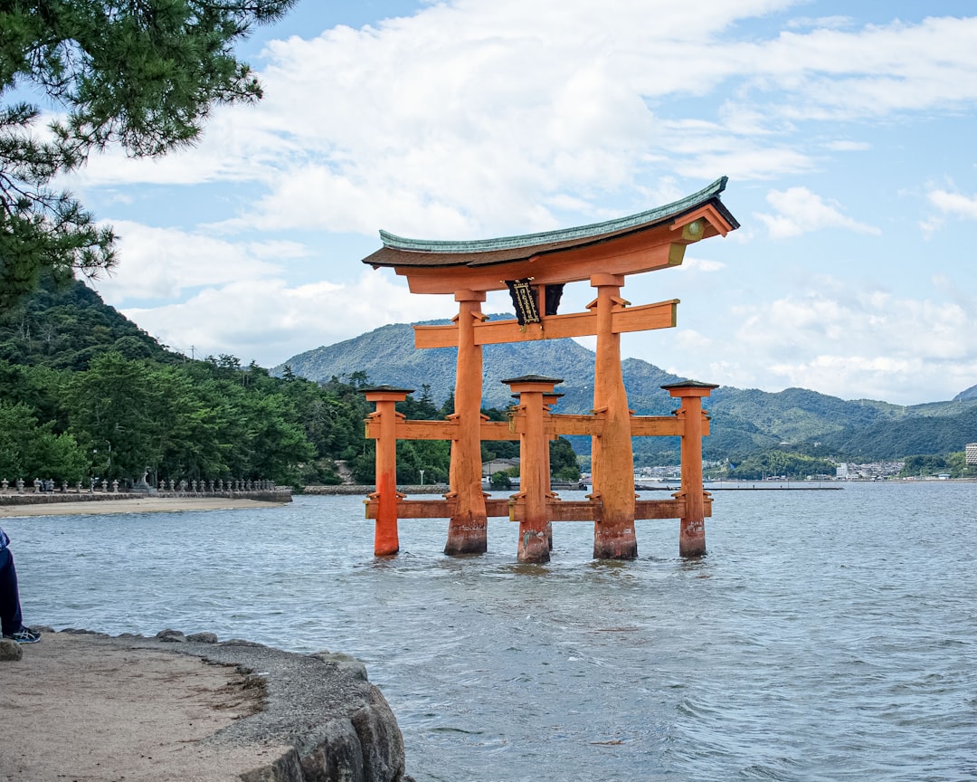 Entdecken Sie das Itsukushima-Schrein: ein kultureller Schatz in Japan - Hatsukaichi | Secret World Trip Planner