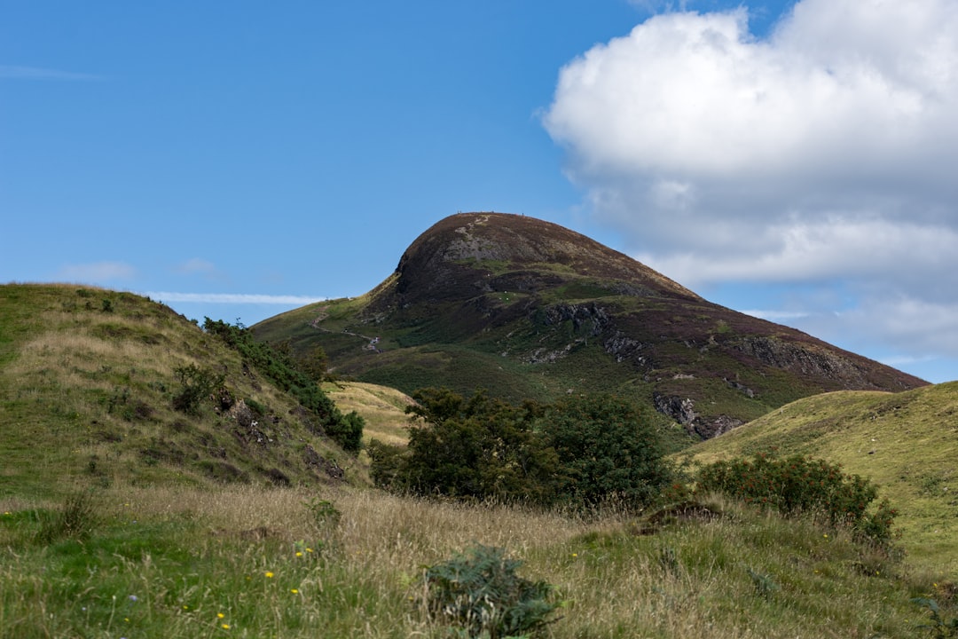 Cairnpapple Hill: Un Viaje al Pasado Prehistórico de Escocia - W9HG+4V Bathgate | Secret World Trip Planner