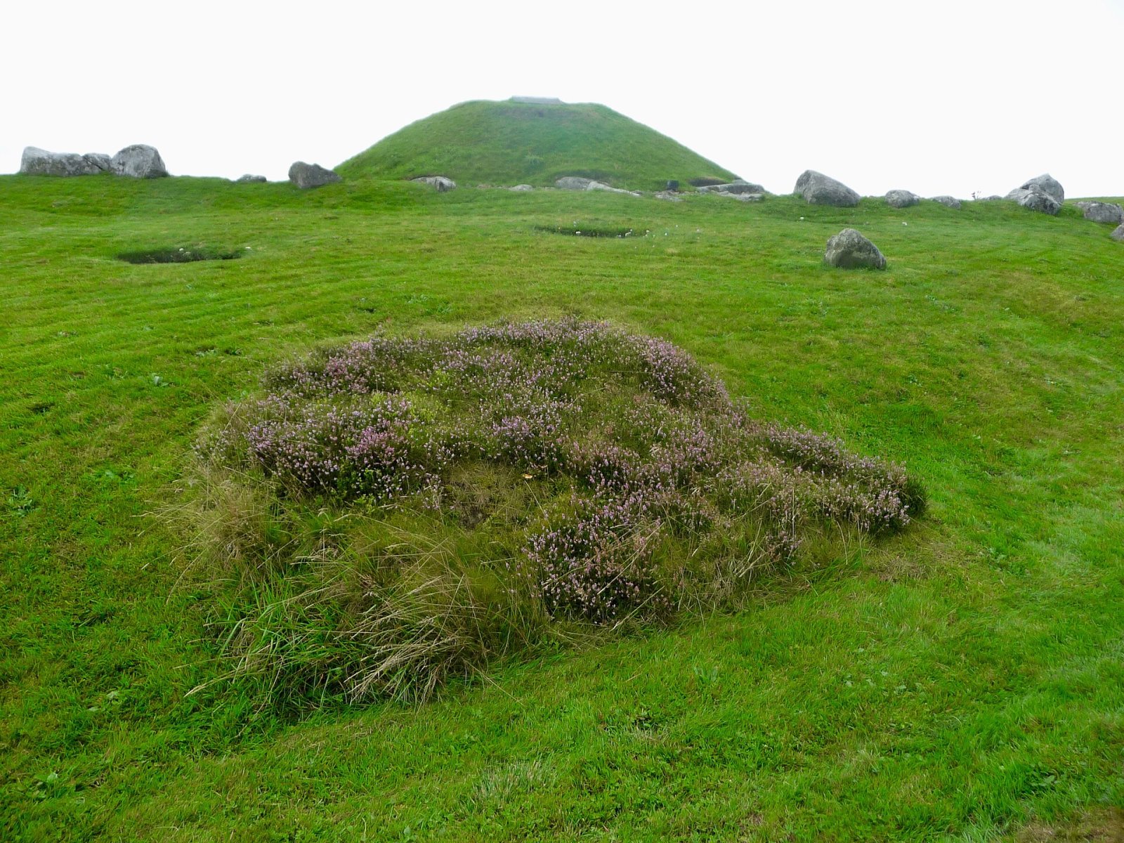 Cairnpapple Hill: Uma Viagem ao Passado Pré-Histórico da Escócia - W9HG+4V Bathgate | Secret World Trip Planner