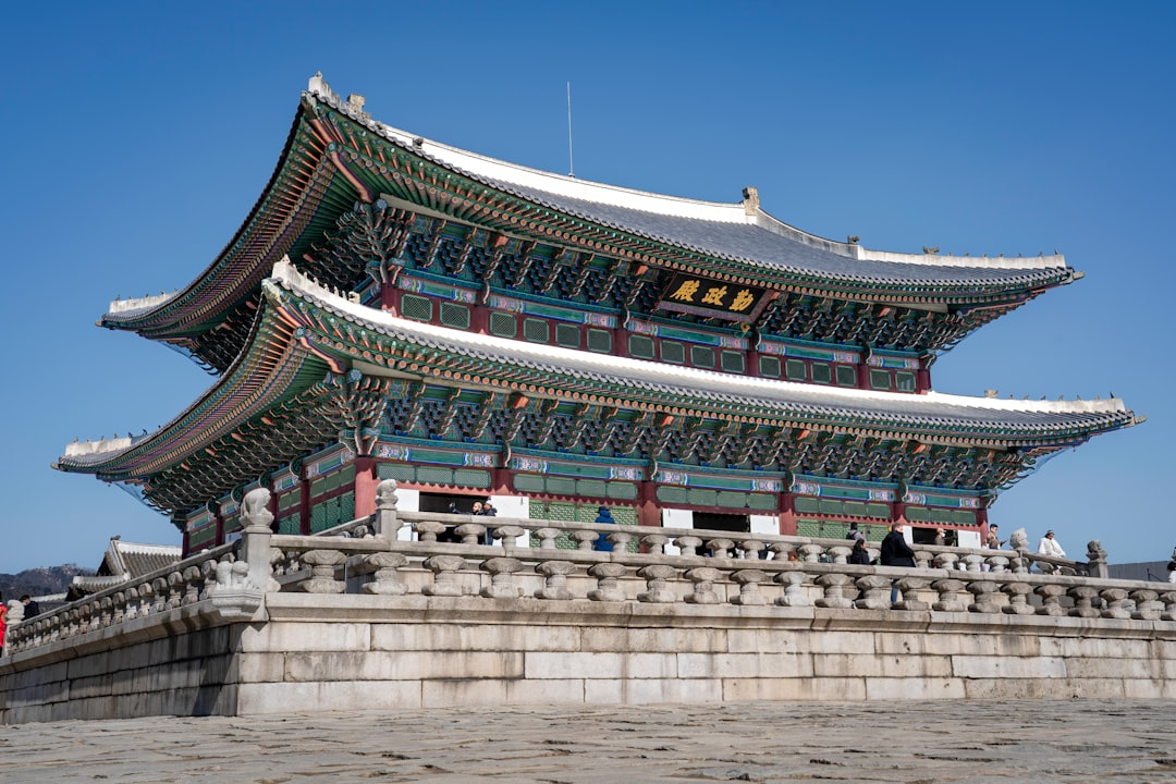 경복궁 발견하기: 서울의 역사와 아름다움 - Jongno District | Secret World Trip Planner