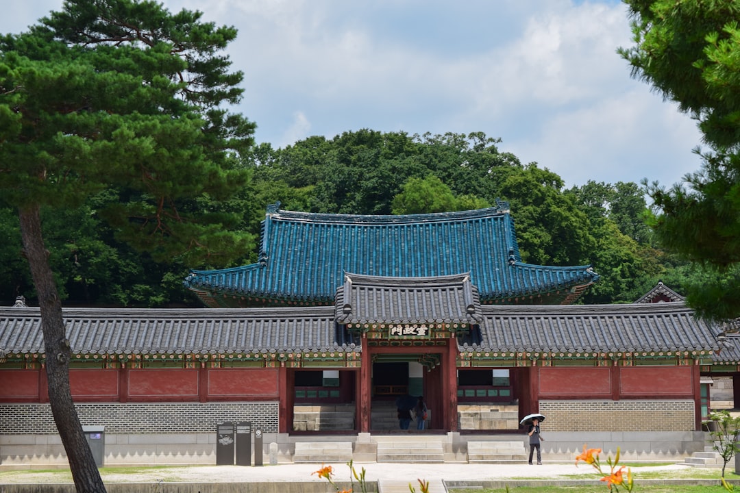 访问昌德宫:首尔的历史与美丽 - Jongno District | Secret World Trip Planner