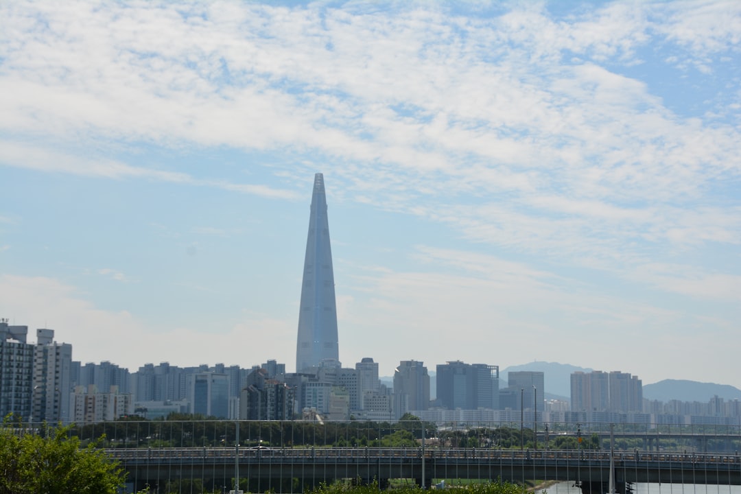 롯데월드타워 발견하기: 서울의 상징 - Songpa District | Secret World Trip Planner
