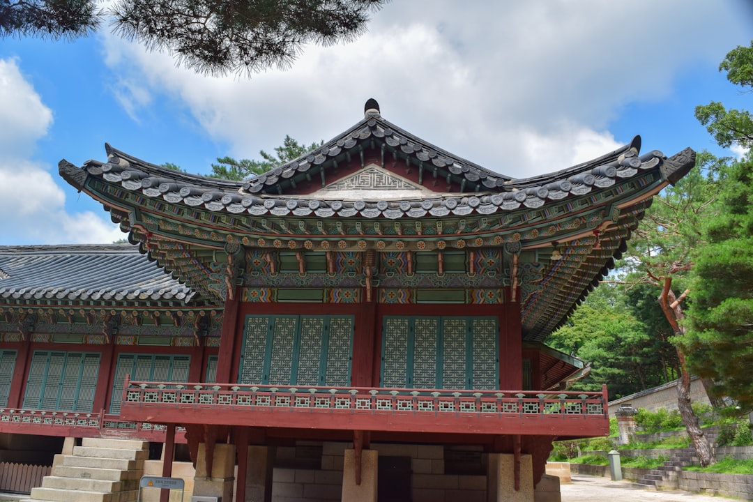 Descubra o Templo Jogyesa: o coração da cultura budista em Seul - Jongno District | Secret World Trip Planner