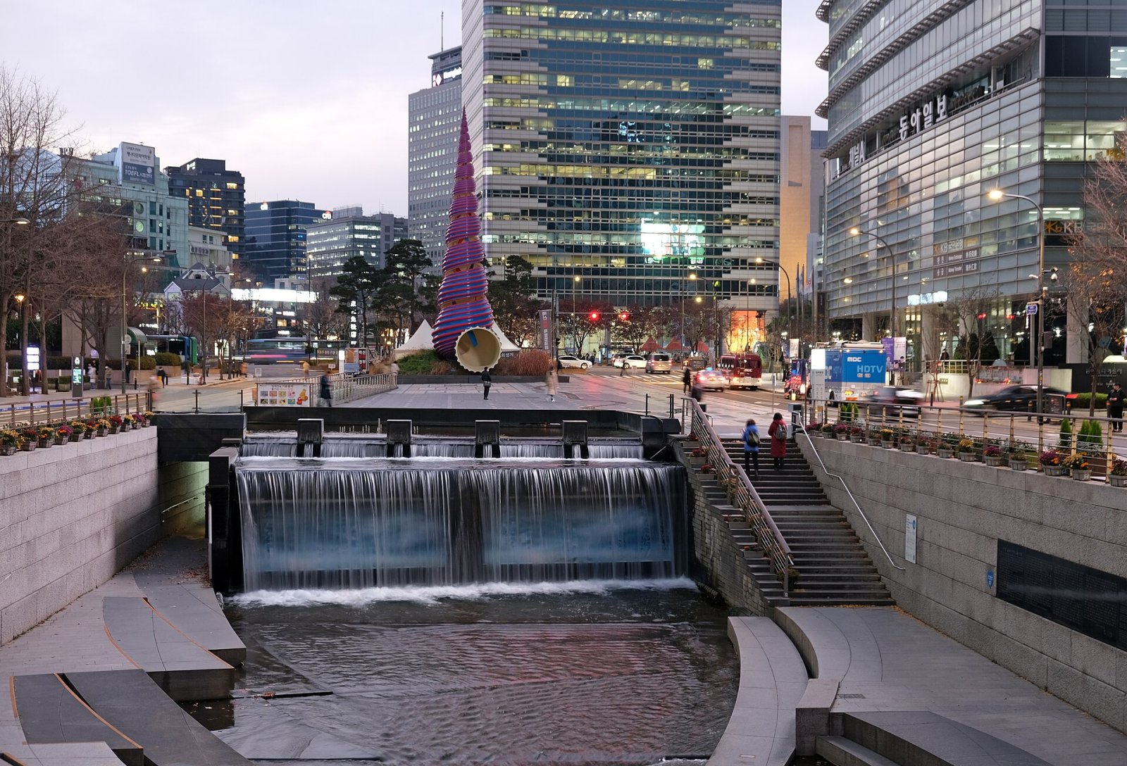 Entdecken Sie Cheonggyecheon: das natürliche Juwel von Seoul - Jongno District | Secret World Trip Planner