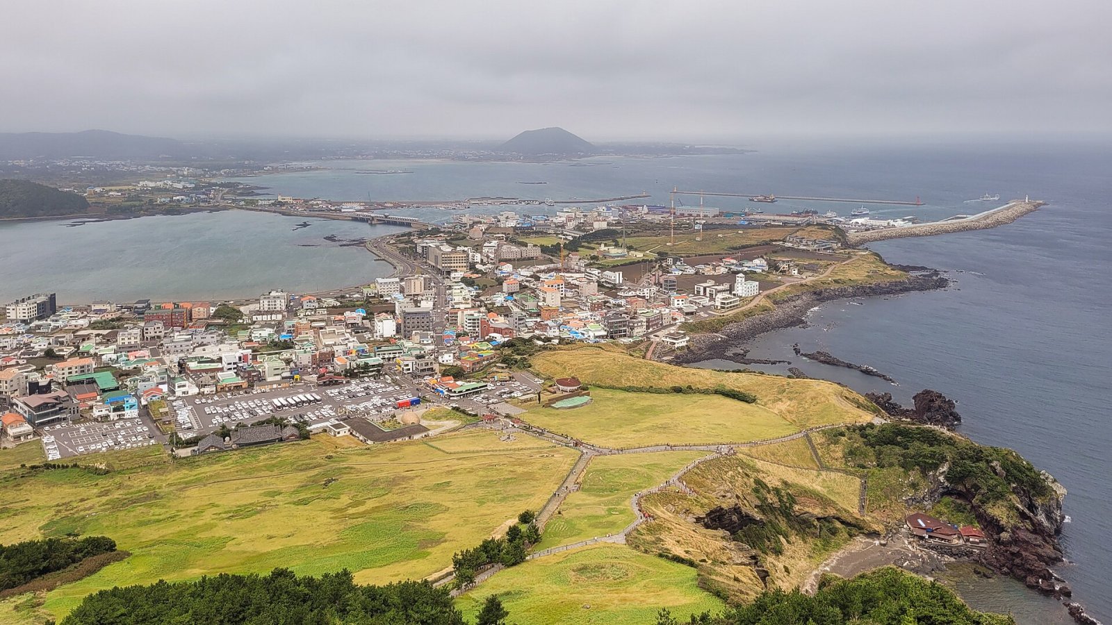 Descubre Seongsan Ilchulbong: una joya natural de Jeju - Seogwipo | Secret World Trip Planner